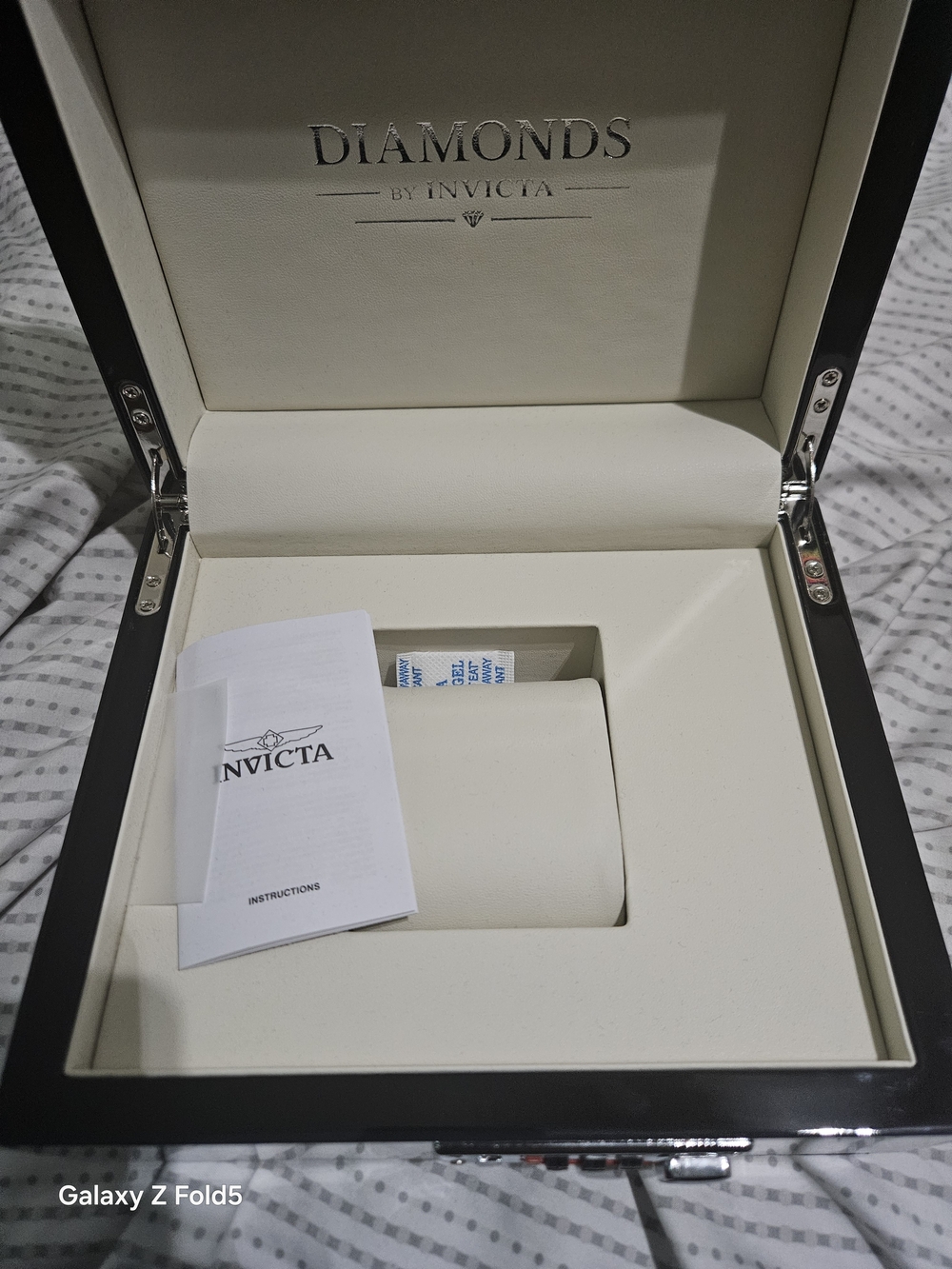 Invicta Diamonds Jewelry Box in Teal Woodgrain with Silver Logo W/ Combination - Picture 2 of 3